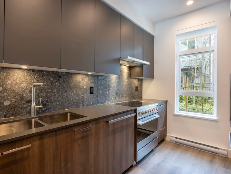 102-2322 Emery Court, North Vancouver, BC, V7J 0G3 - 6
