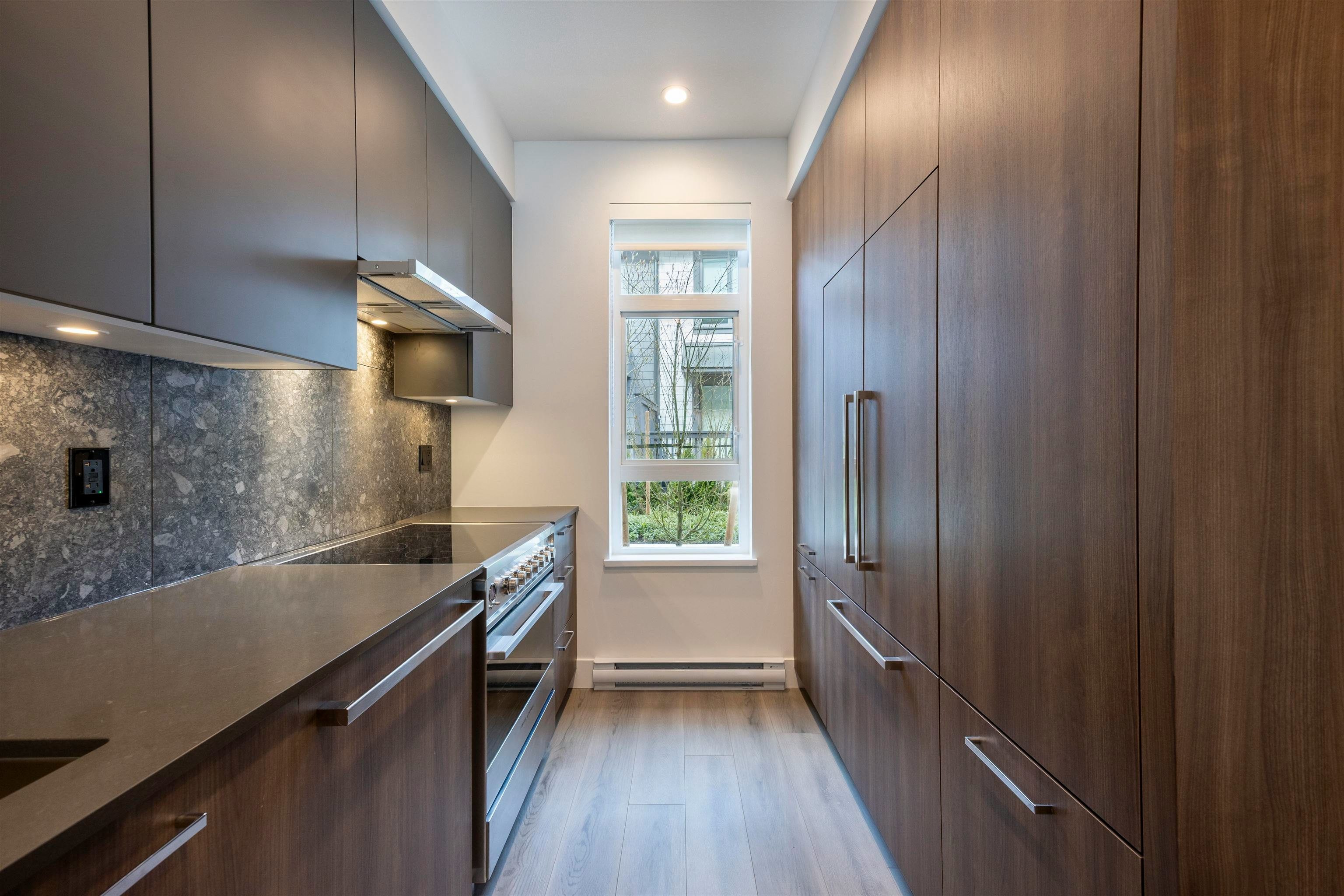 102-2322 Emery Court, North Vancouver, BC, V7J 0G3 - 7