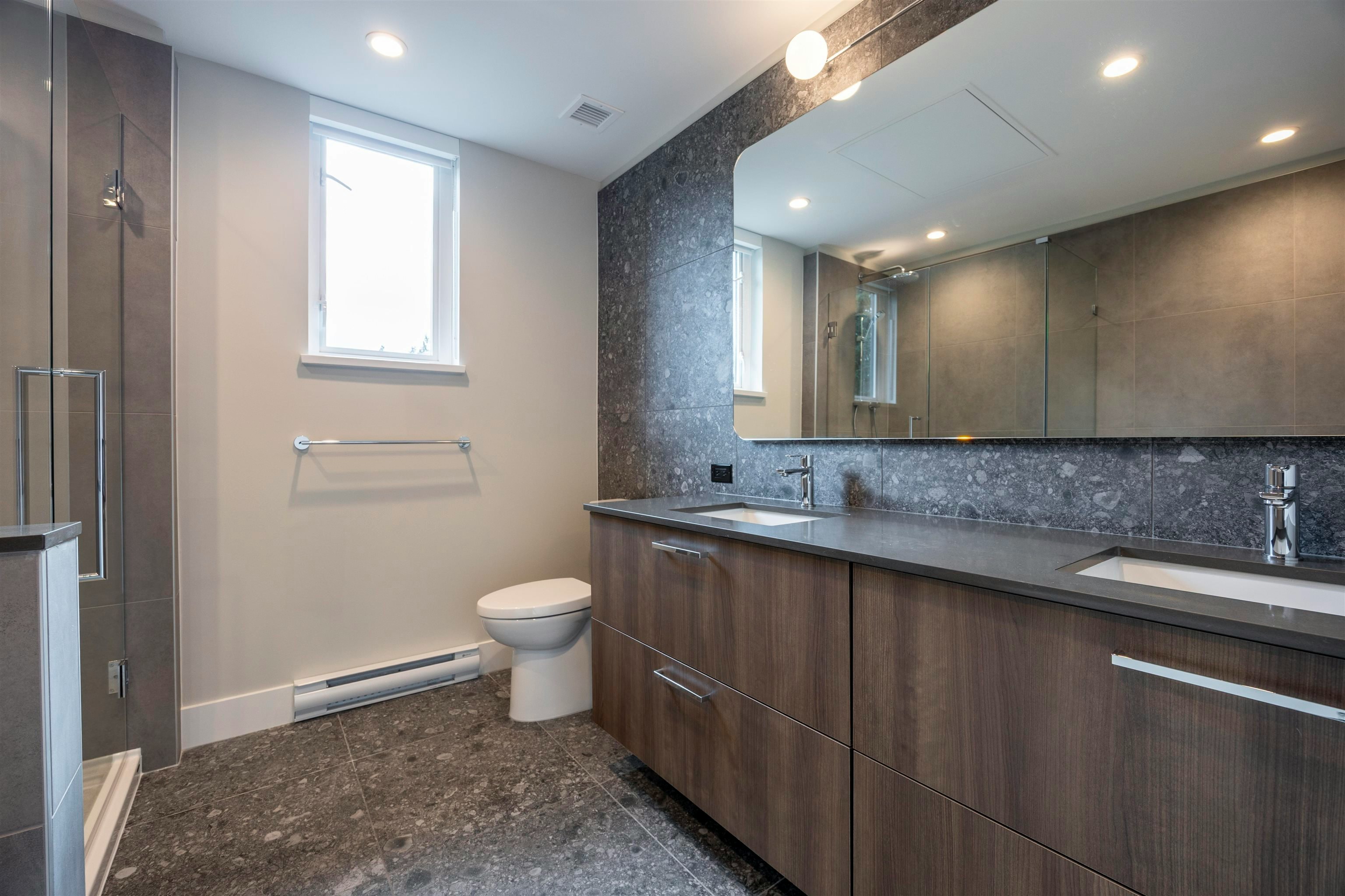102-2322 Emery Court, North Vancouver, BC, V7J 0G3 - 22