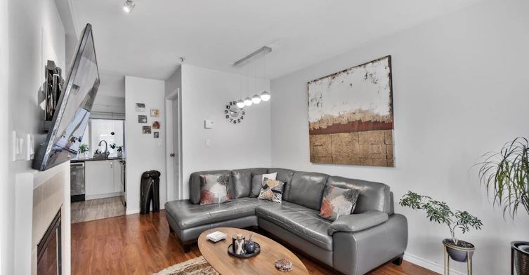2106 Yew Street, Vancouver, BC, V6K 3G7 - 3