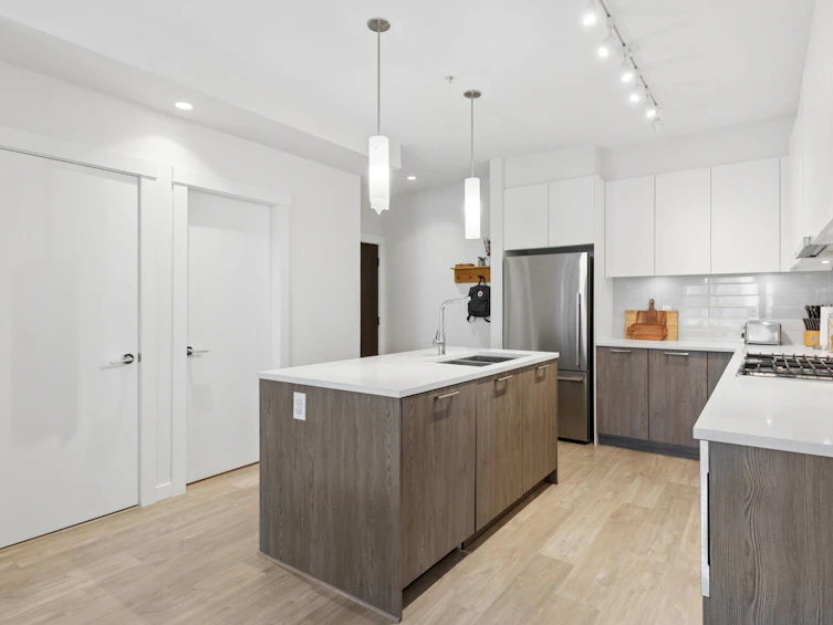 211-625 E 3rd Street, North Vancouver, BC, V7L 1G6 - 9