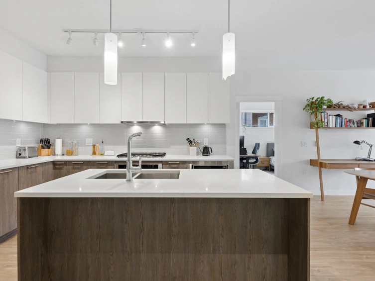 211-625 E 3rd Street, North Vancouver, BC, V7L 1G6 - 3