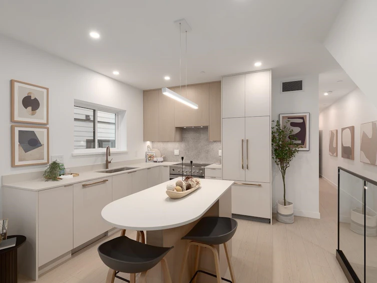205-2329 E 34th Avenue, Vancouver, BC, V5R 2S6 - 2