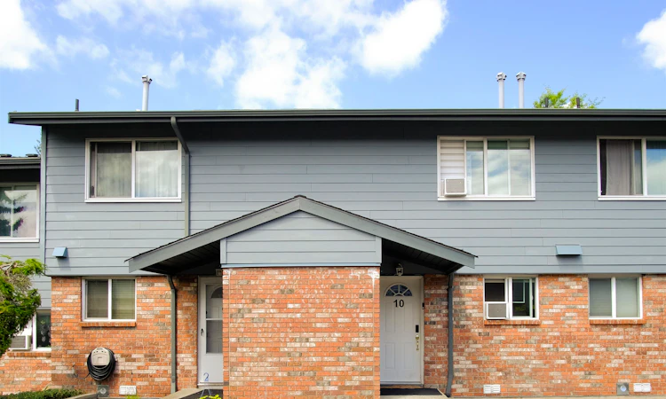 10-10736 Guildford Drive