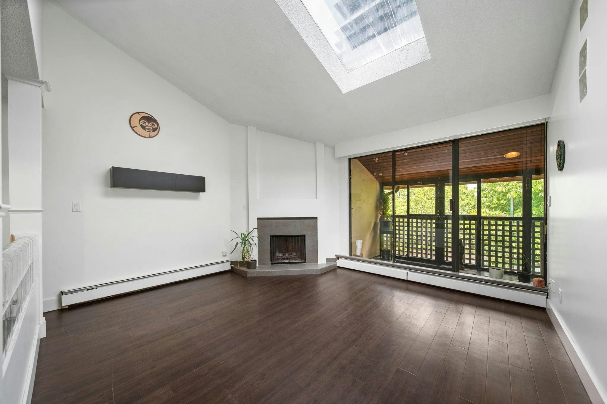 304-141 W 13th Street, North Vancouver, BC, V7M 1N5