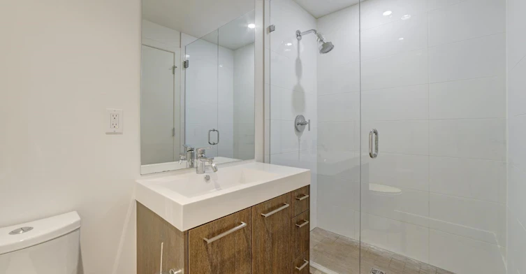 10XX-9060 University Crescent, Burnaby, BC, V5A 0E1 - 12