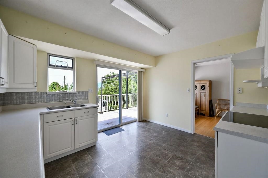 14677 111 Avenue, Surrey, BC, V3R 2C2 - 5