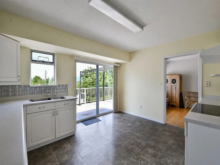 14677 111 Avenue, Surrey, BC, V3R 2C2 - 5