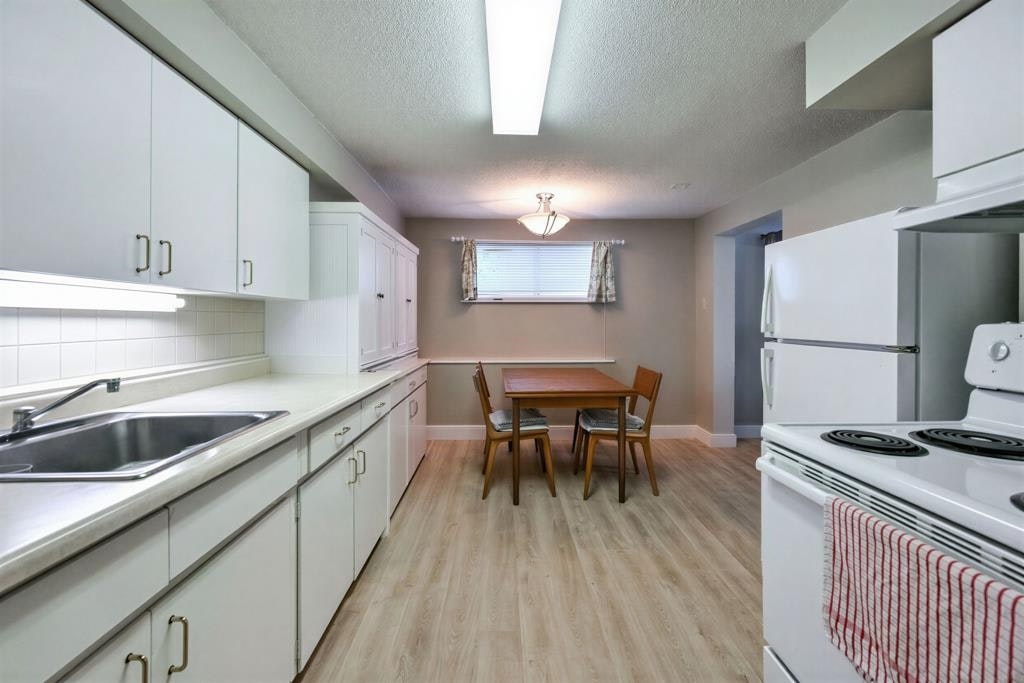 14677 111 Avenue, Surrey, BC, V3R 2C2 - 11
