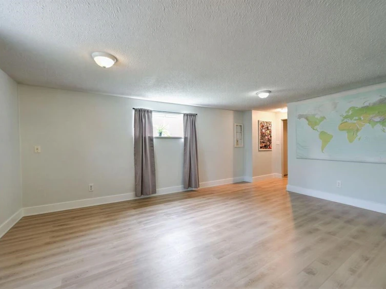 14677 111 Avenue, Surrey, BC, V3R 2C2 - 14