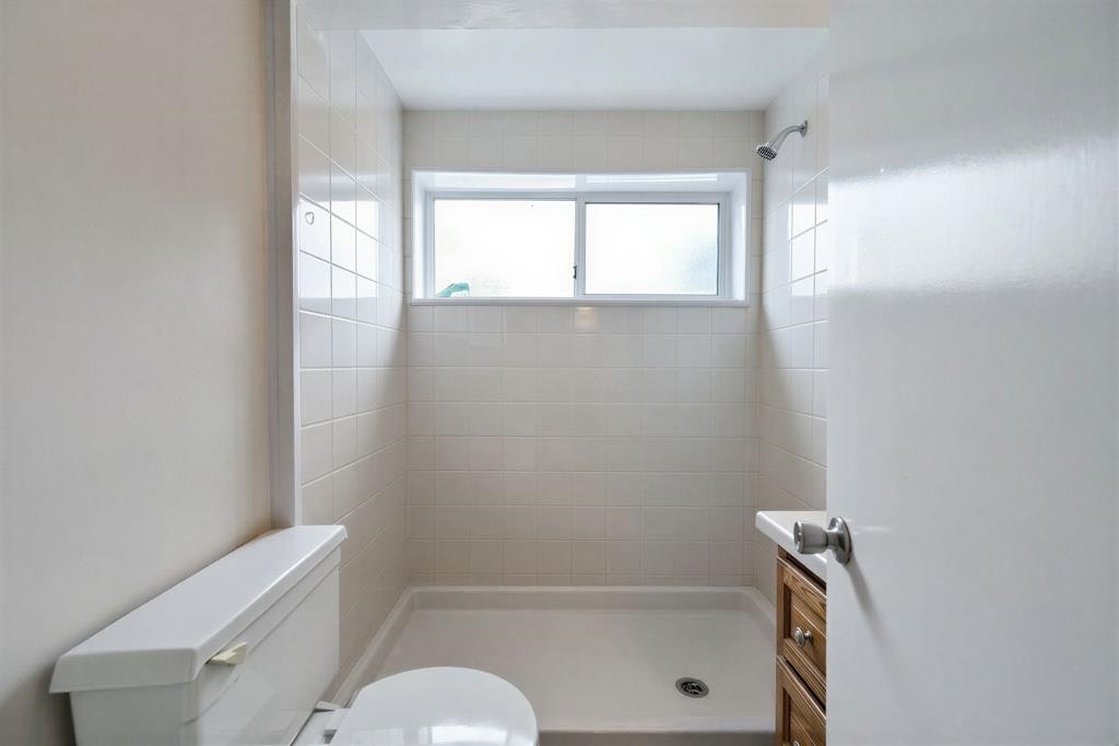 14677 111 Avenue, Surrey, BC, V3R 2C2 - 15