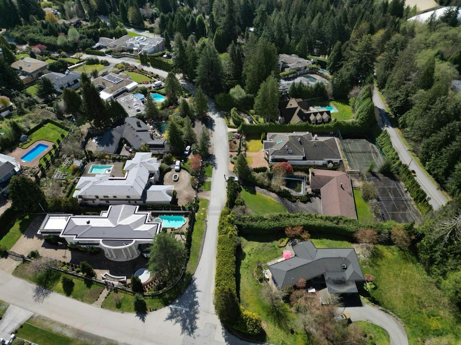 960 Pyrford Road - 3