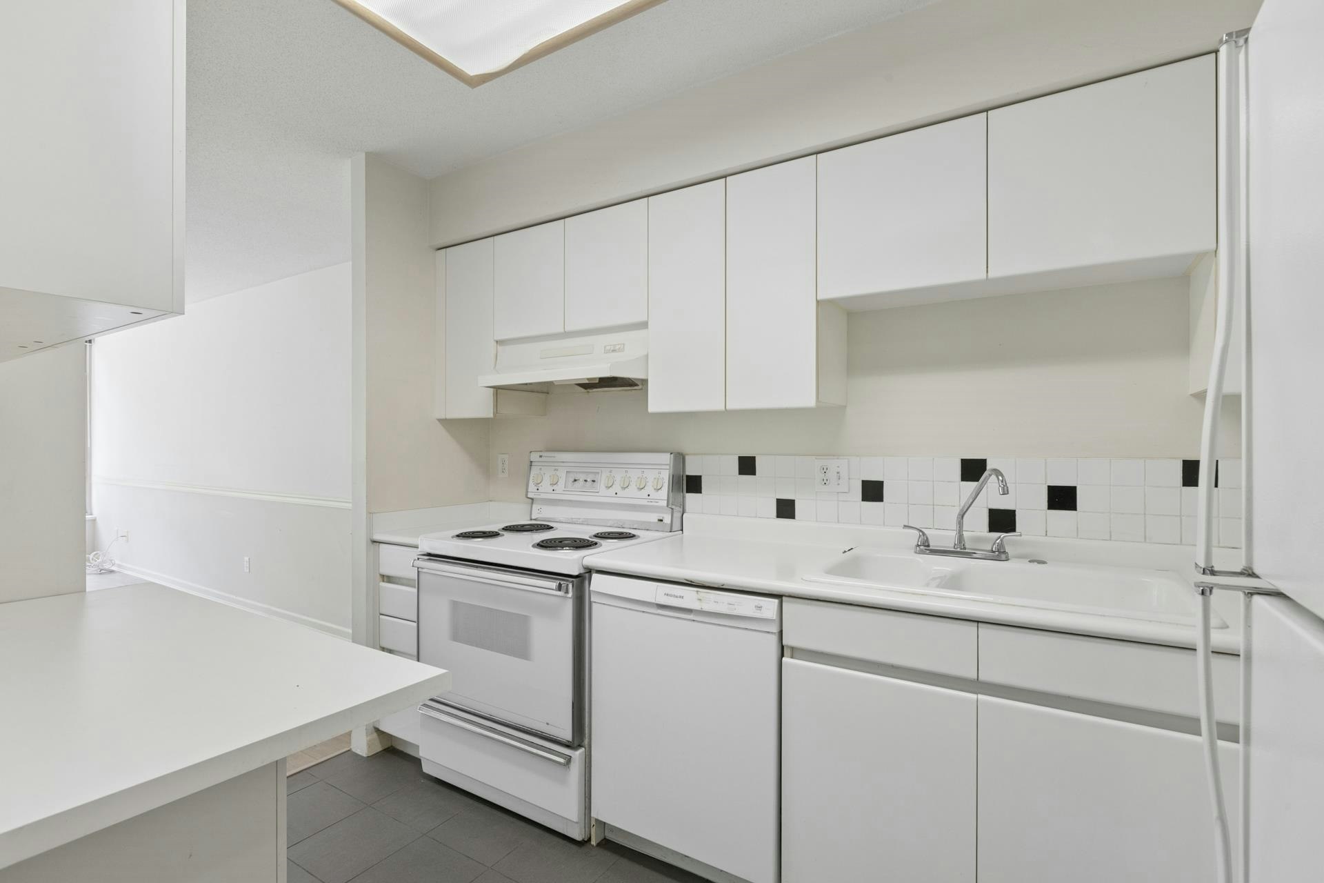 308-1327 E Keith Road, North Vancouver, BC, V7J 3T5 - 13