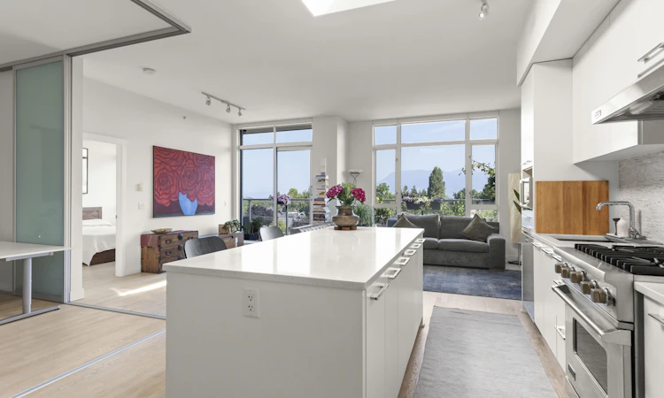 401-4355 W 10th Avenue