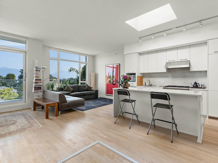 401-4355 W 10th Avenue, Vancouver, BC, V6R 2H6 - 2
