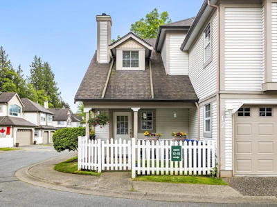 12-16318 82 Avenue - 2
