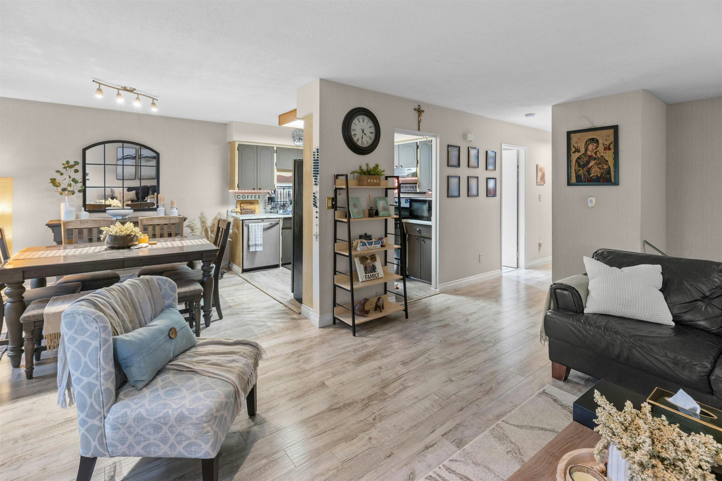 17-2998 Mouat Drive - 5