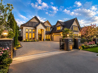 10320 Dennis Crescent - 2