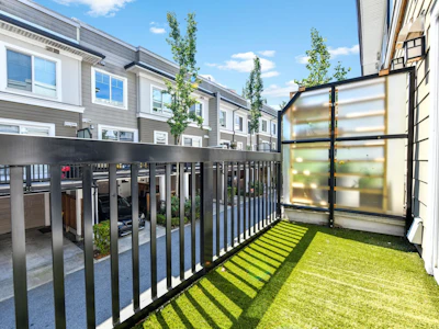 44-15833 26 Avenue - 4