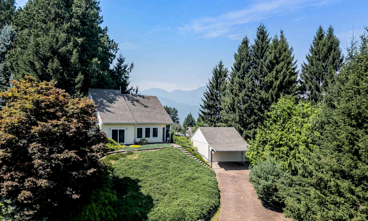 10021 Falcon Crescent