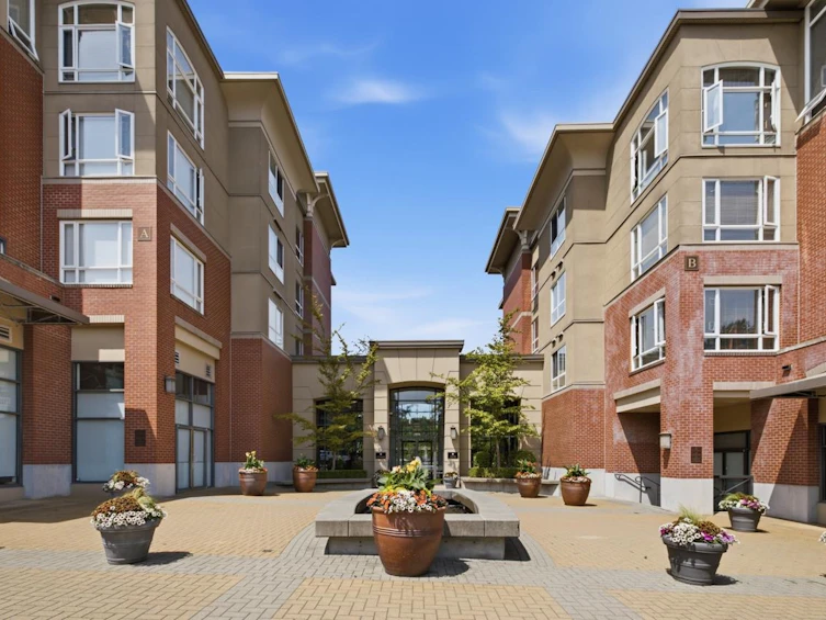 319-2970 King George Boulevard, Surrey, BC, V4P 0E6
