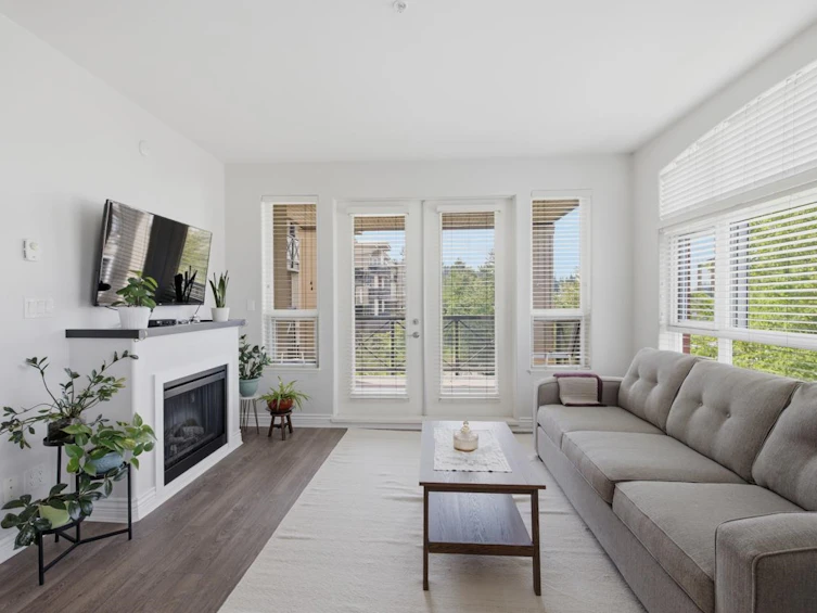 319-2970 King George Boulevard, Surrey, BC, V4P 0E6 - 2