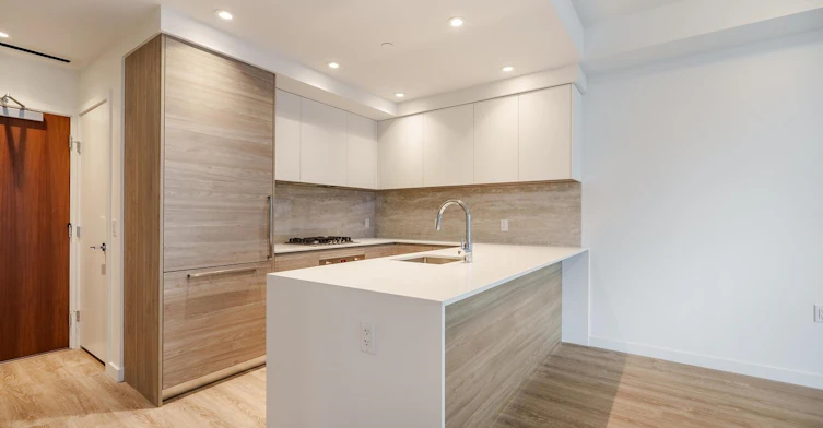 605-680 Quayside Drive, New Westminster, BC, V3M 0P2 - 3