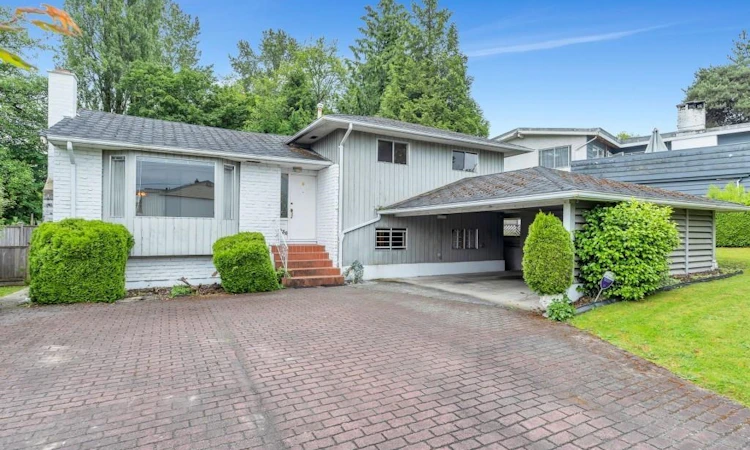 4936 Barker Crescent