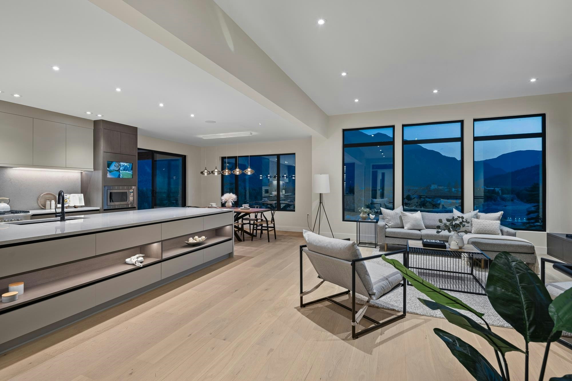 7681 Cerulean Drive, Pemberton, BC, V0N 2L3 - 2