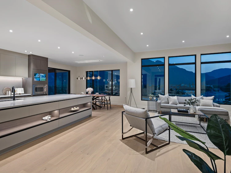 7681 Cerulean Drive, Pemberton, BC, V0N 2L3 - 2