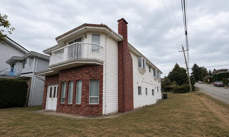 11 Stratford Avenue