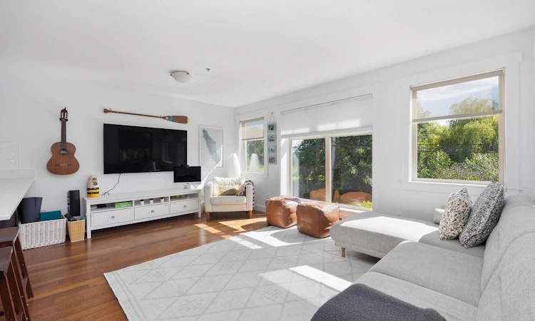 201-414 Gower Point Road