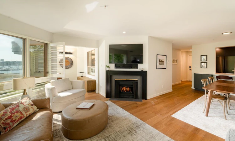 310-1859 Spyglass Place
