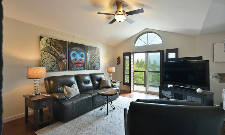 5866D Turnstone Crescent