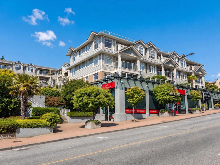 204-15621 Marine Drive, Surrey, BC, V4B 1E1