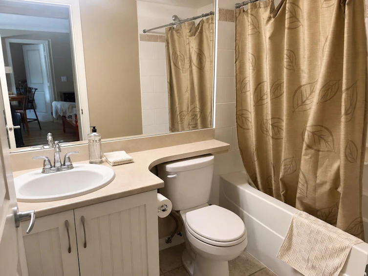 204-15621 Marine Drive, Surrey, BC, V4B 1E1 - 11