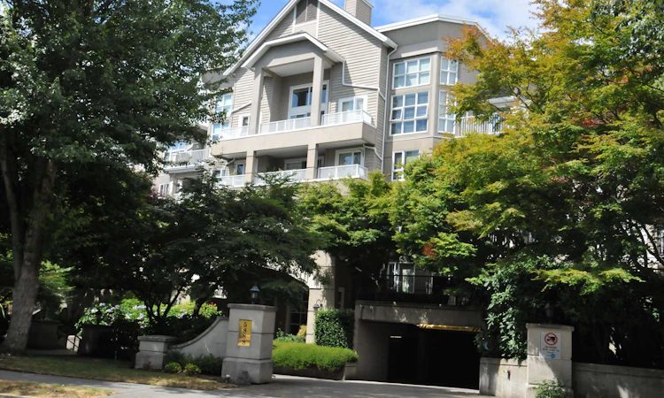 302-5888 Dover Crescent
