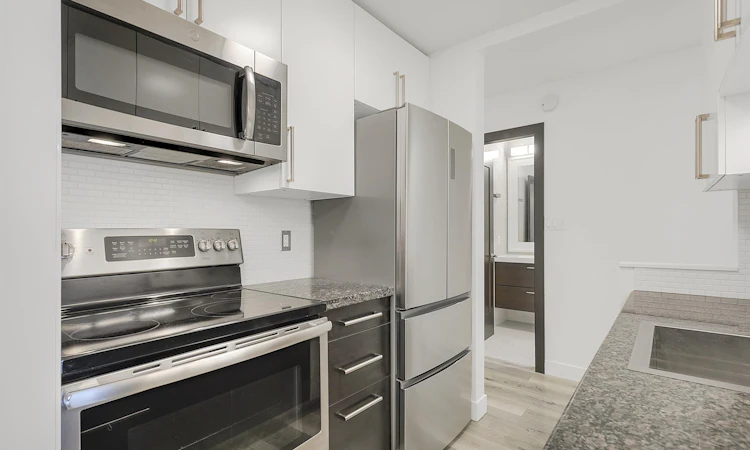 302-170 E 3rd Street