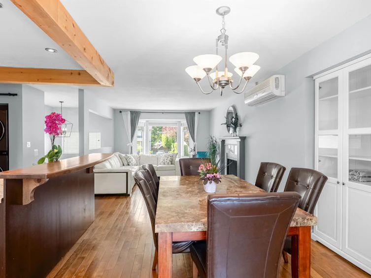 9242 209a Crescent, Langley, BC, V1M 1T5 - 9