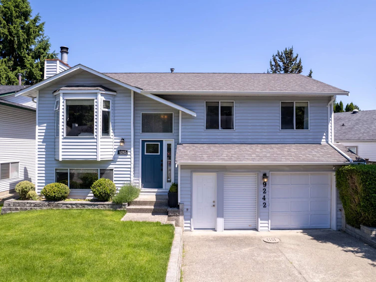 9242 209a Crescent, Langley, BC, V1M 1T5