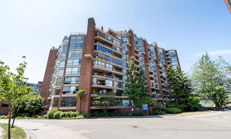 305-1450 Pennyfarthing Drive