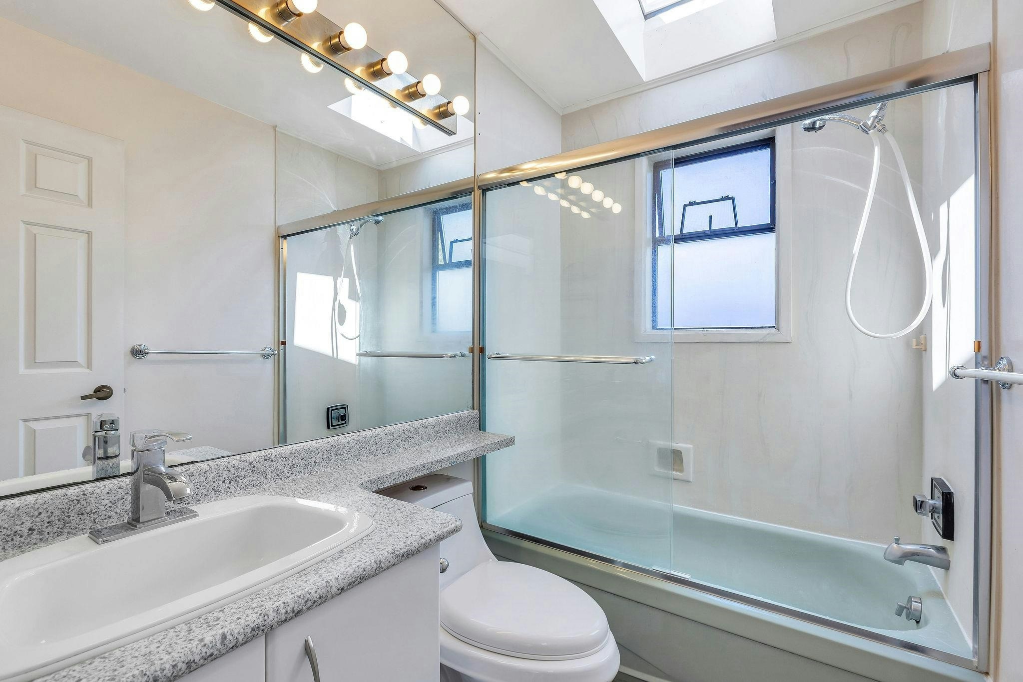 2718 W 19th Avenue, Vancouver, BC, V6L 1E3 - 20