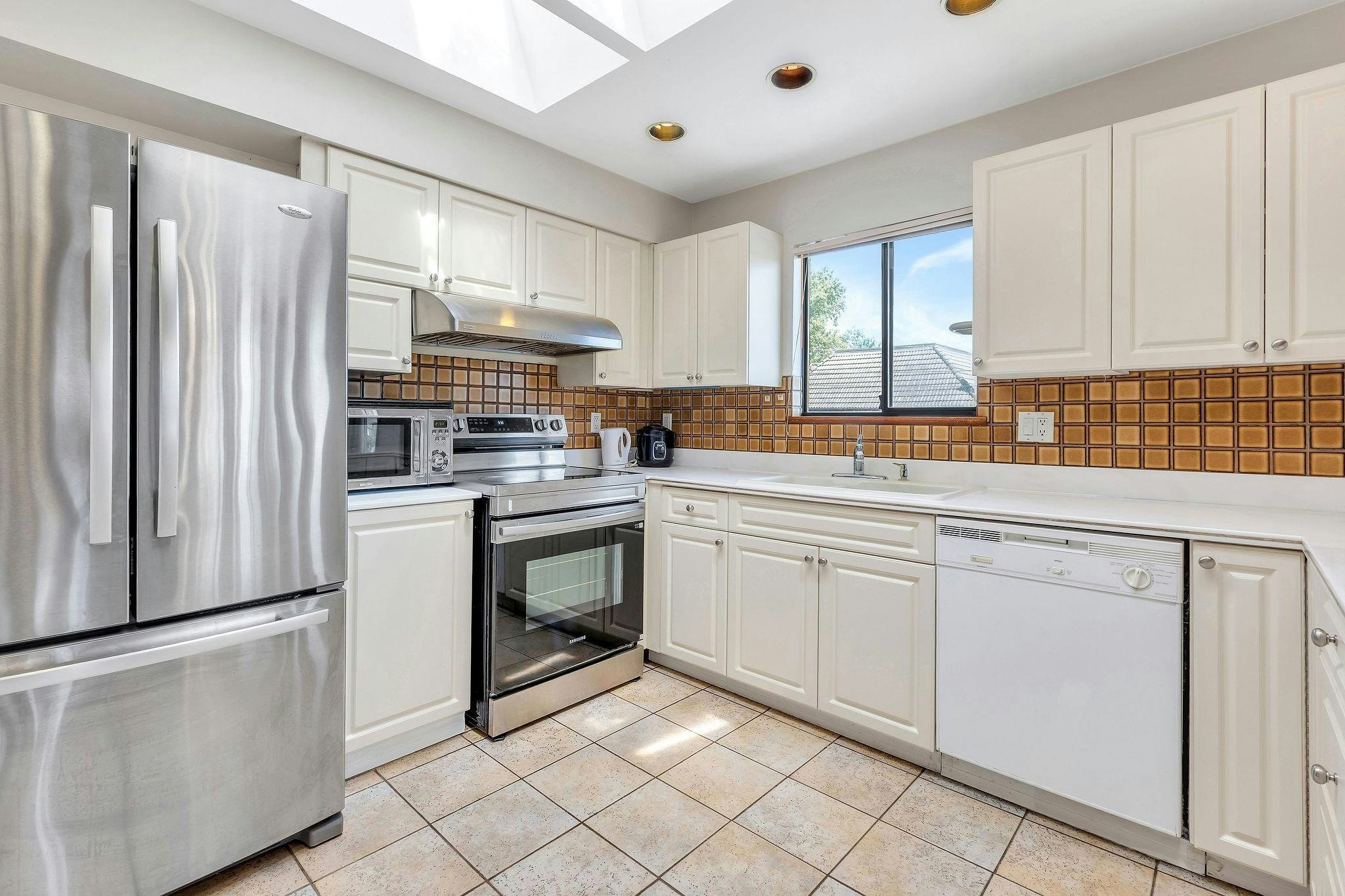 2718 W 19th Avenue, Vancouver, BC, V6L 1E3 - 7