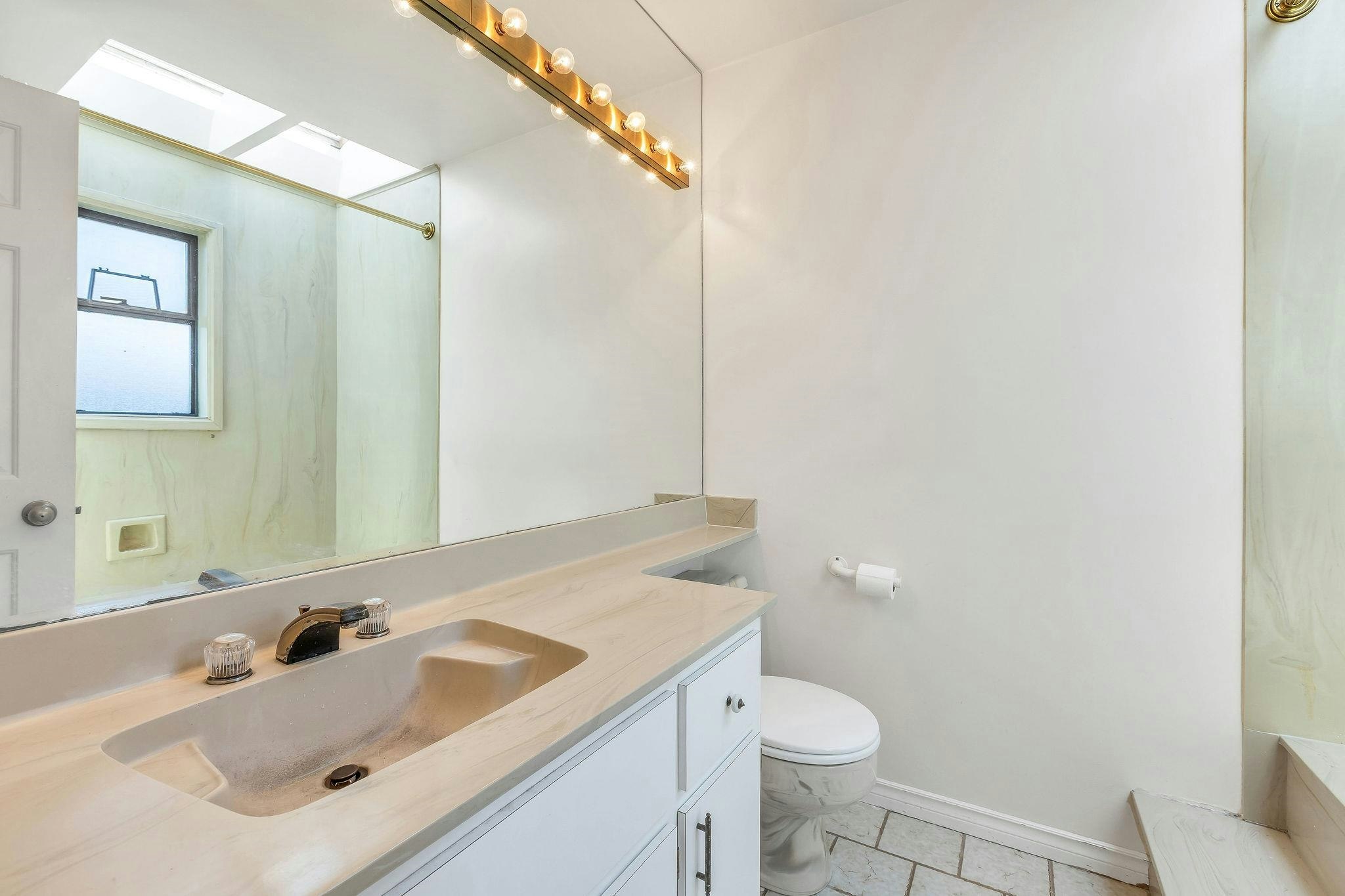 2718 W 19th Avenue, Vancouver, BC, V6L 1E3 - 15