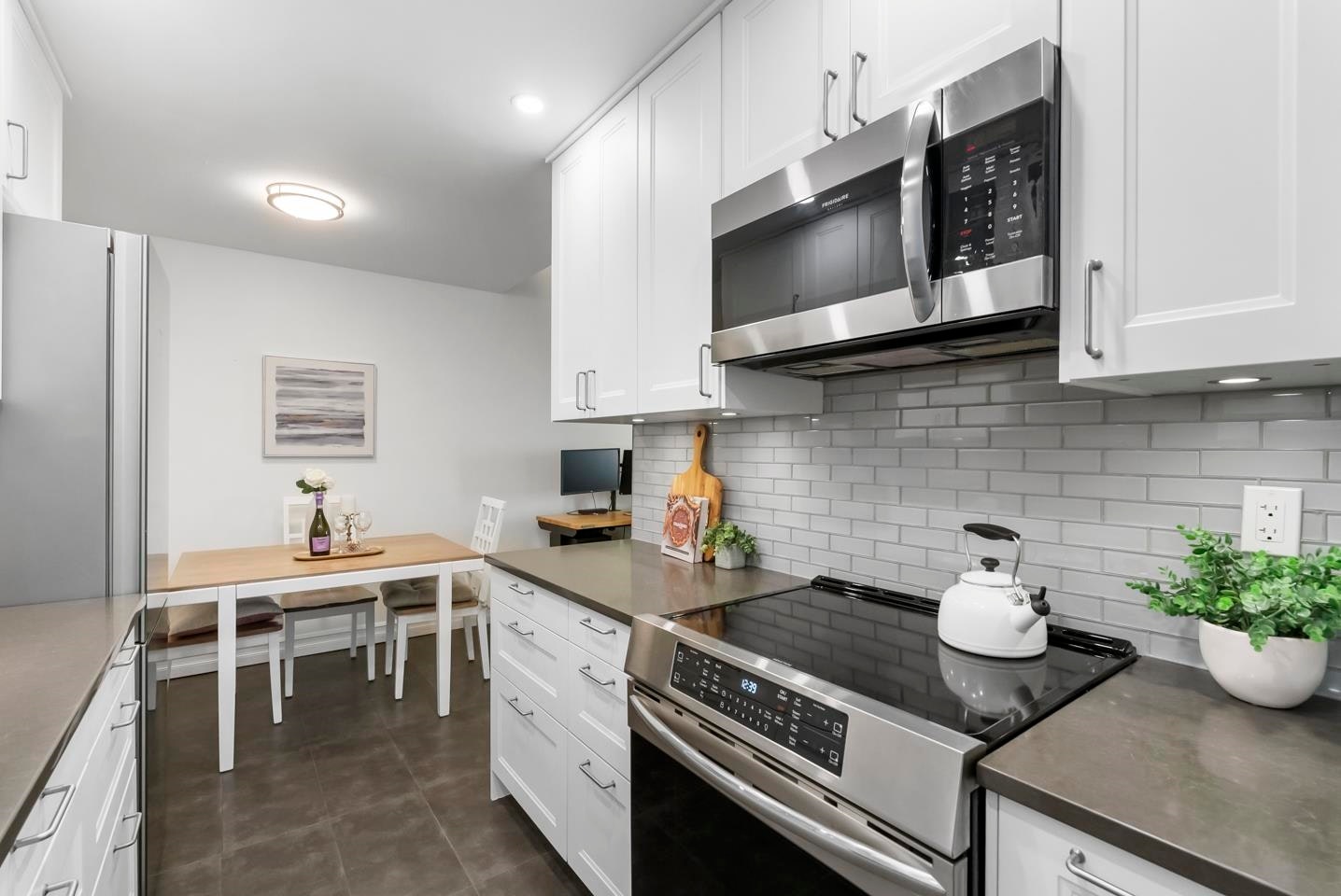 311-9101 Horne Street, Burnaby, BC, V3N 4M3 - 14