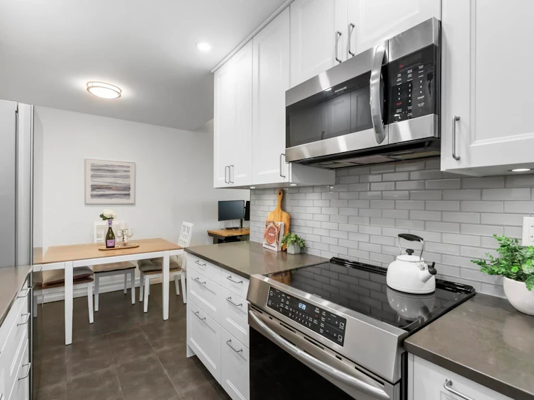 311-9101 Horne Street, Burnaby, BC, V3N 4M3 - 14