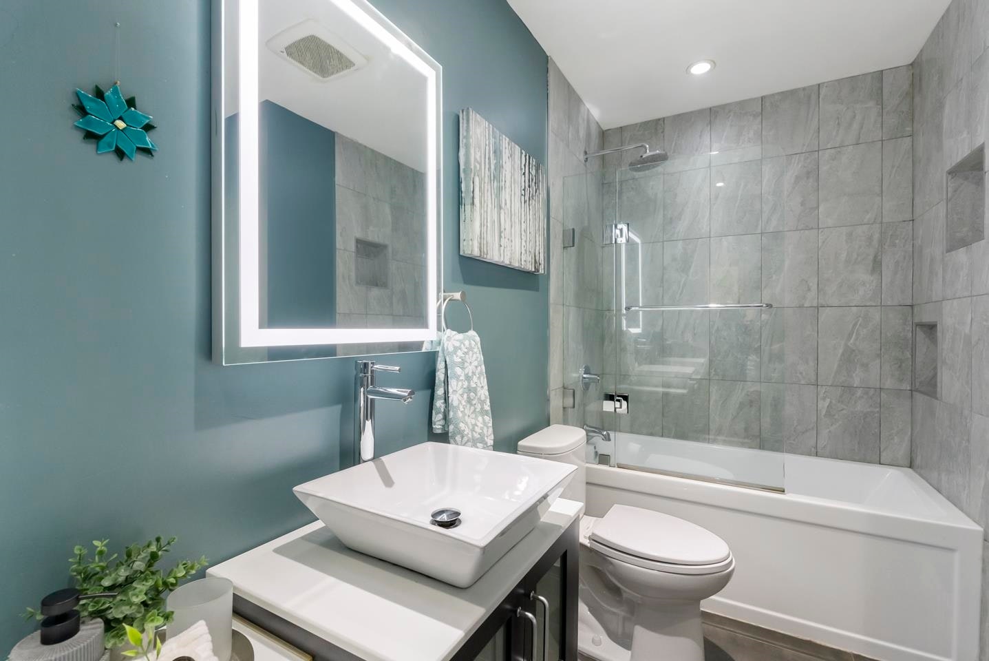 311-9101 Horne Street, Burnaby, BC, V3N 4M3 - 16