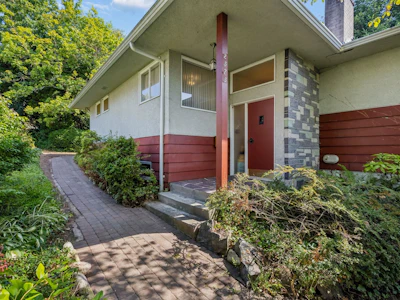 2575 Queens Avenue - 4