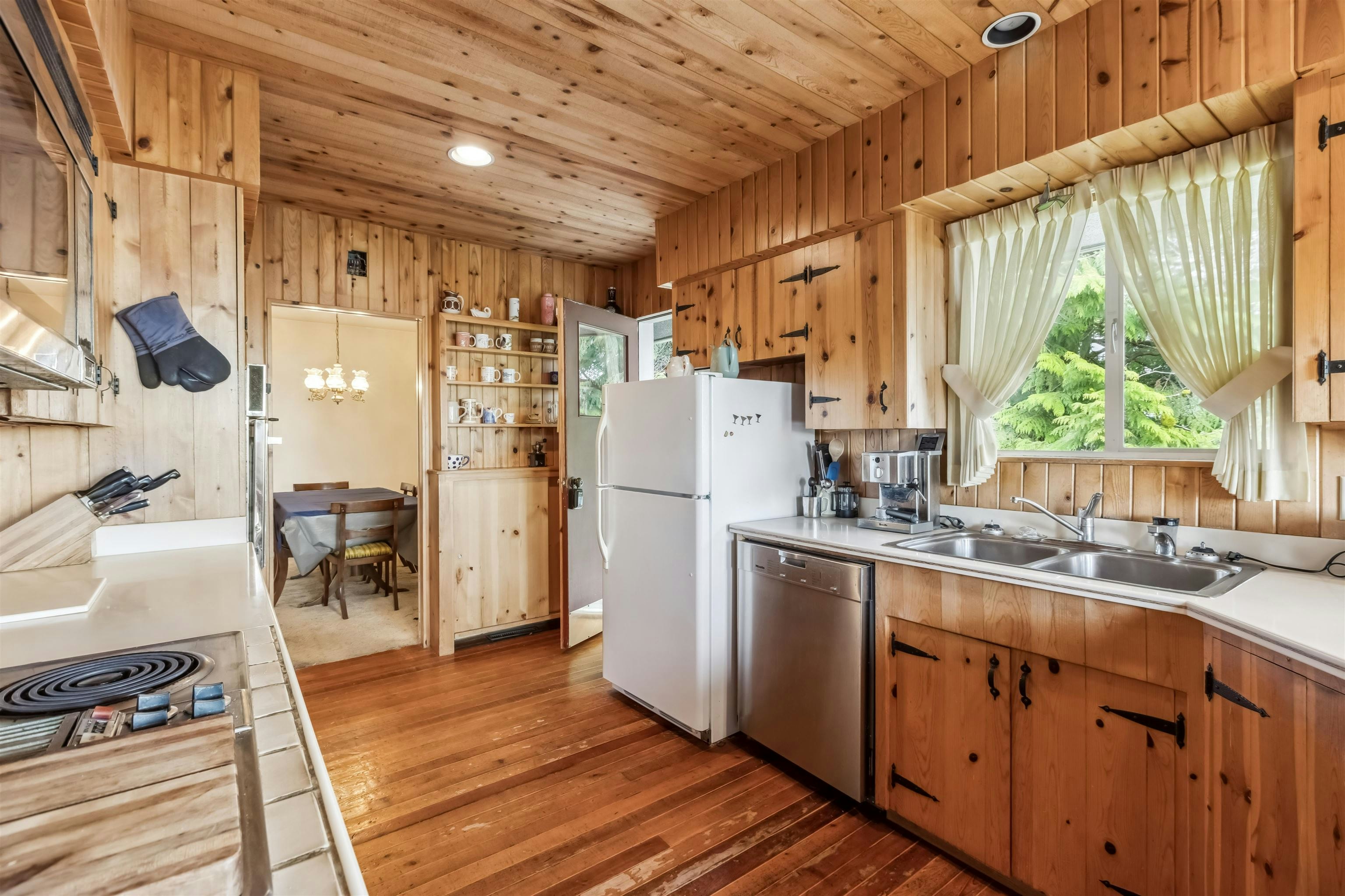 2575 Queens Avenue, West Vancouver, BC, V7V 2Y9 - 14