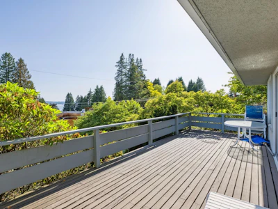 2575 Queens Avenue - 2